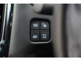機能性溢れる運転席まわり。使いやすいスイッチ類の配置で運転中のストレスを軽減し楽しくドライブできますよ。