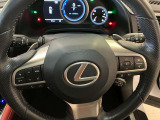 オーディオや運転支援機能などを手元で操作できるステアリングスイッチ。操作時の視線移動が少なく、安全にも貢献します。