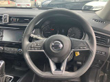 ステアリングスイッチ搭載!ハンドルひとつで手を離さなくても運転中視線をそらさなくても操作が出来て便利です