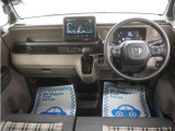 運転にかかわる様々な操作を安全に行えるように視点移動が少なく、操作性に配慮されたスイッチ類が凝縮されたコクピットです。