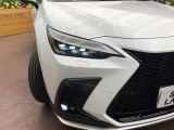【三眼LEDヘッドライト】スタイリッシュな見た目の三眼LEDヘッドライトを装備♪スタイルだけでなく、夜間の走行も視界良好で安心してお乗りいただけます。