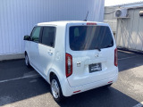 コンビネーションランプを高い位置に配置、後続車に見やすいデザインで安全にも配慮。