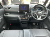 インパネ全体は写真の通りです!広々の運転席!運転席周りのボタンも操作しやすいです!写真で見切れている部分で見たい箇所があればお気軽にお問い合わせください!!