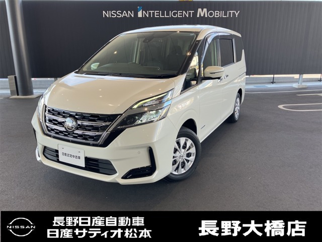 セレナ 2.0 XV セカンドスライドアップシート 4WD