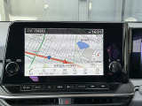 ナビゲーションを利用することで、目的地までのルートを案内し、最新の道路状況を反映して最適なルートを提案してくれます。また、渋滞を回避するルートを提案してくれるので、安全に目的地に到着することができます