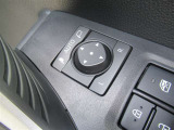 駐車時や狭い道でのすれ違い時に気を使うミラー。電動格納式ドアミラーはそんな時に便利です。