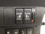 【両側パワースライドドア】両側がパワースライドドアになっており、運転席のスイッチやスマートキーでも開閉が可能です!開口部も広いので乗り降りも楽々♪