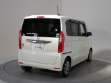 プライバシーガラスが装備されています。外を見るときには気にならずに、後方車両からは車内が見えにくい設計です、周りを気にせず、快適に運転できますよ。