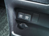 車内で充電もできるUSBポートも2個装備しております!