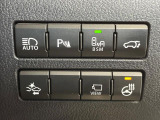 【パワーバックドア】スマートキーや運転席のボタンを押すだけでリアゲートが自動で開閉します!荷物を持っている時や、高い位置にあるバックドアを閉める際に便利な機能です♪
