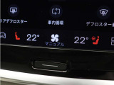 フロントシートには、シートヒーター&シートエアコンに加え、ステアリングホイール・ヒーターも装備。厳寒の地、北欧スウェーデン発祥のブランドならではのアイテムです。シートヒーターは後席にも装備しています