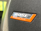 【BOSEサウンドシステム】メーカーオプションの高品位サウンドシステムを搭載。専用のチューニングが施された大小様々なスピーカーから良質なサウンドが奏でられ、臨場感あふれる音響空間を演出します。