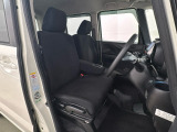 前席の画像です。是非運転席に座っていただき視界等をご確認ください。