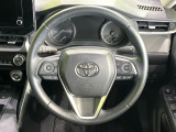 インテリアに合わせたデザインのステアリングは、運転される方のことも考え、運転しやすい形状、大きさです。是非一度、実際に触ってお確かめください。