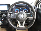運転が楽しくなる明るく開放的な運転席まわりです。
