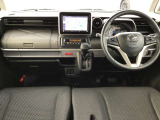 広々とした視界で運転も快適。勿論、安心、安全なSRSエアバックシステム運転席&助手席付