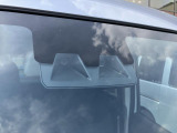 スマートアシストのステレオカメラで車両や歩行者を検知し、衝突の危険性がある場合には条件によって衝突回避支援ブレーキが作動します。(必ず止まるものではありません。)