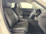 乗降がしやすい運転席。高さが調節できて小柄な方でも運転しやすいポジションをとることができます。