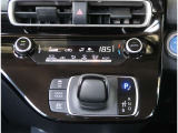 【オートエアコン】1年中快適な室内を提供!車内温度を設定すると、風量を自動で調整してくれます。