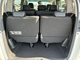 フル乗車時でも十分な荷室です!