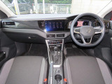 明るく開放的なキャビンは長時間の運転でも疲れにくく、どの席に座っても快適にお過ごし頂けます