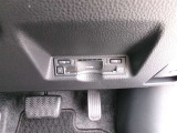 ETC車載器を装備しています。高速道路の料金所もストレスなく通行できます。すっきりとしたビルトインタイプですよ。