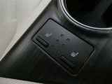 運転席、助手席ともに寒い時に重宝するシーtヒーター付きのお車になります★温度調整も3段階ございますので快適な温かさに調整できますよ★