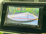 【バックカメラ】駐車時に後方がリアルタイム映像で確認できます。大型商業施設や立体駐車場での駐車時や、夜間のバック時に大活躍!運転スキルに関わらず、今や必須となった装備のひとつです!