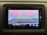 バックでの車庫入れも安心です! リアカメラが付いているバックモニター付のナビを装備しております。操作線もついており距離感も画面から確認できます。