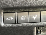 【パワーバックドア】スマートキーや運転席のボタンを押すだけでリアゲートが自動で開閉します!荷物を持っている時や、高い位置にあるバックドアを閉める際に便利な機能です♪