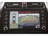 パノラミックビューモニター付きです。車両を上から見たような映像をディスプレイオーディオ画面に表示。運転席からの目視だけでは見にくい、車両周辺の状況をリアルタイムでしっかり確認できます。