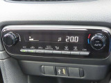 オートエアコンなのでスイッチひとつで車内を設定温度に調節してくれます☆