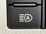 対向車など前方の状況に応じて、ロービーム・ハイビームを自動で切り返し、夜道でも遠くまで見通しが確保できるオートハイビーム搭載