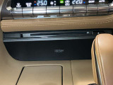 マークレビンソンオーディオ装着車です。CD/DVDの再生も可能です