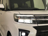 LEDヘッドライトです。デザイン性がよくとても明るいので、夜間の走行や悪天候でも安心です。しかも長寿命!