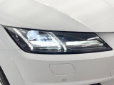●LEDヘッドライト:夜間走行時も良好な視界を確保し安心して運転できる高輝度LEDヘッドライトを装備!点灯速度が早く、消費電力も抑えられています。