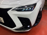 【三眼LEDヘッドライト】スタイリッシュな見た目の三眼LEDヘッドライトを装備♪スタイルだけでなく、夜間の走行も視界良好で安心してお乗りいただけます。