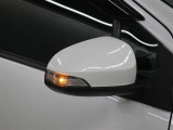 サイドターンランプ付きドアミラー。車両のドレスアップと右左折時の被視認性を兼ね備えたお洒落なミラーです。