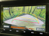 【バックカメラ】駐車時に後方がリアルタイム映像で確認できます。大型商業施設や立体駐車場での駐車時や、夜間のバック時に大活躍!運転スキルに関わらず、今や必須となった装備のひとつです!