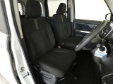 高いホールド性で運転姿勢が安定します。長距離ドライブでも疲れにくいのが魅力です。快適なドライビングライフをお送りください♪