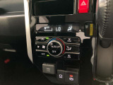 オートエアコンは温度を設定するだけで、自動で風量などを設定してくれます。運転しながら操作も必要ないので、安全性も向上します。