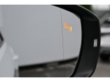 VWを知り尽くしたスペシャリストが、診断機を利用してチェックを行います。これにより、中古車購入に関するさまざまなリスクを最小限にし、きめ細かな保証サービスで、オーナーライフをしっかりとサポートします。