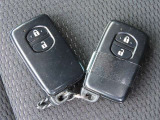 カギを取り出す手間がなく施錠開錠・エンジン始動ができる便利なスマートキーです!荷物で手がふさがっていたり、雨天時にも役立ちます☆