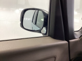 【サイドアンダーミラー】助手席側ドアミラーの下部についております。停車時・発進時などに車両左側の死角になった部分を確認するときに役立ちます。