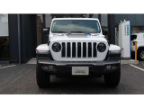 JEEPと言えば7スロットグリルです、7本のグリルはジープの証です。