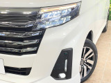 【LEDヘッドライト】悪天候や夜間走行時も良好な視界を確保し安心して運転できる高輝度LEDヘッドライトを装備!点灯速度が早く、消費電力も抑えられています。
