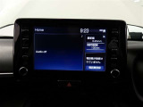 【ディスプレイオーディオ】・・・大型ディスプレイに各種オーディオ機能(AM/FMチューナー、Bluetooth対応)とスマートフォン連携機能を搭載。