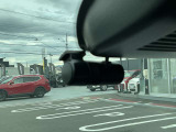 前方と車内と後方を録画できるドライブレコーダーも装着されていますので安心して快適なドライブが楽しめますね。
