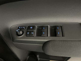 パワーウィンドウスイッチで運転席から全席の窓の開閉ができます♪