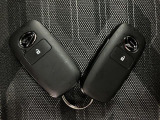 電子カードキーを携帯していれば、ドアハンドルやバックドアのリクエストスイッチを押すだけでドアの施錠・解錠が出来ます♪もちろん 遠隔操作も可能です!盗難防止のイモビライザー機能装備ですよ ☆